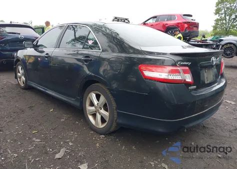 2011 Toyota Camry Se z USA, uszkodzony, nr VIN 4T1BF3EK9BU165443